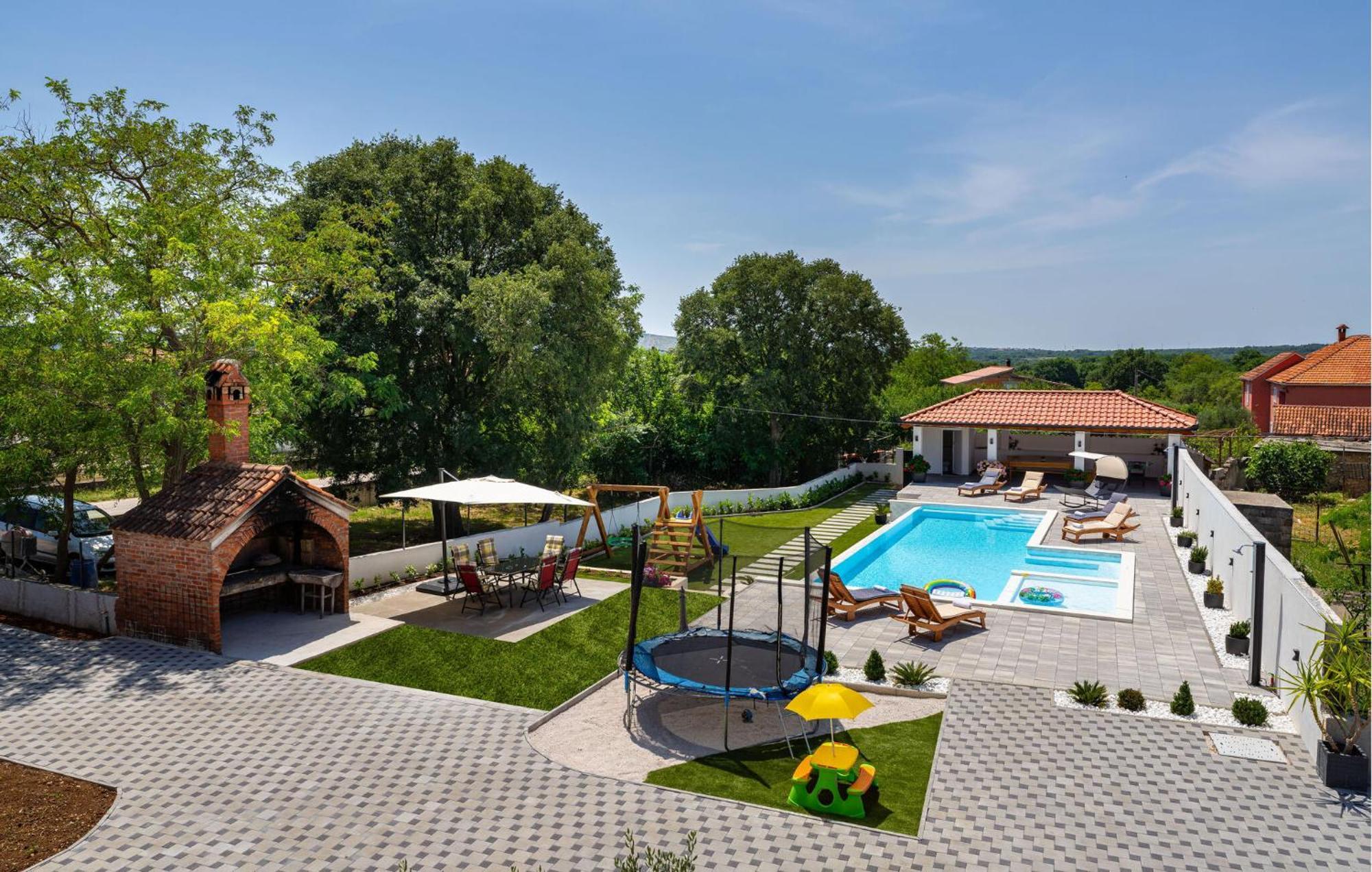 Amazing In Galovac With Kitchen *